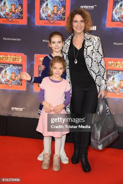 Heike Kloss and her children Marla and Olivia attend the premiere of the children's show 'Spiel mit der Zeit' at Friedrichstadtpalast on November 19,...