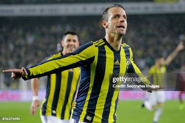 Roberto Soldado Rillo of Fenerbahce celebrates 3-1 during the Turkish Super lig match between Fenerbahce v Sivasspor at the Sukru Saracoglustadion on...