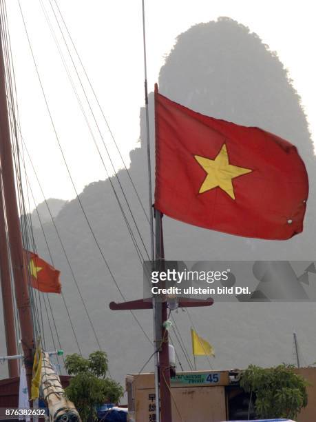 VIETNAM, BOAT WITH VIETNAMESE FLAG IN HALONG BAY; CDREF00721