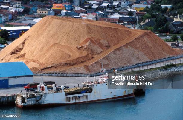 CHILE - WOOD CHIP MOUNTAIN FOR EXPORT. PUERTO MONTT, SOUTHERN CHILE. CDREF00601