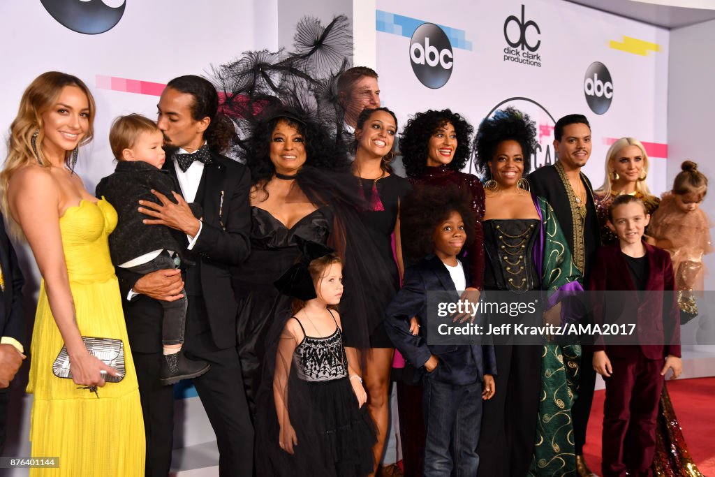 2017 American Music Awards - Red Carpet