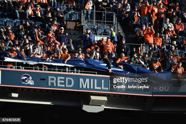 Red Miller. Sign 200 Denver Coach Red Miller Stock Photos, High-Res Pictures, and Images ...