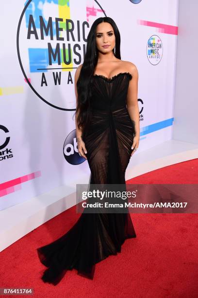 Demi Lovato attends the 2017 American Music Awards at Microsoft Theater on November 19, 2017 in Los Angeles, California.