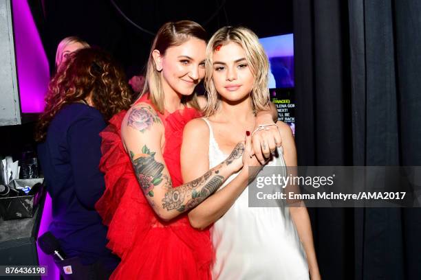 Julia Michaels and Selena Gomez pose backstage during the 2017 American Music Awards at Microsoft Theater on November 19, 2017 in Los Angeles,...