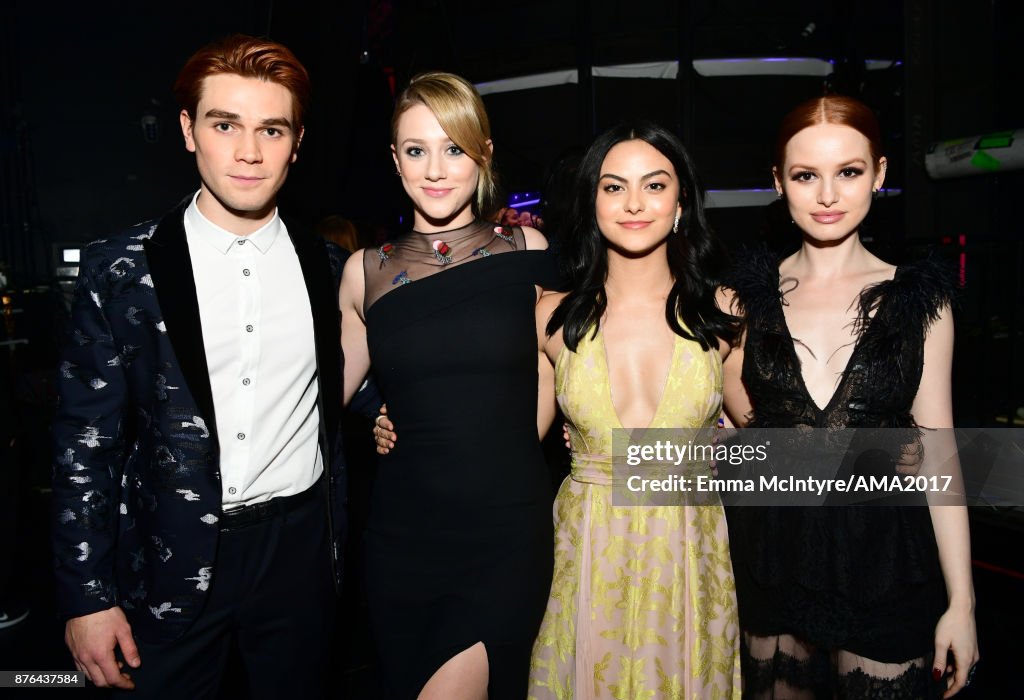 2017 American Music Awards - Backstage