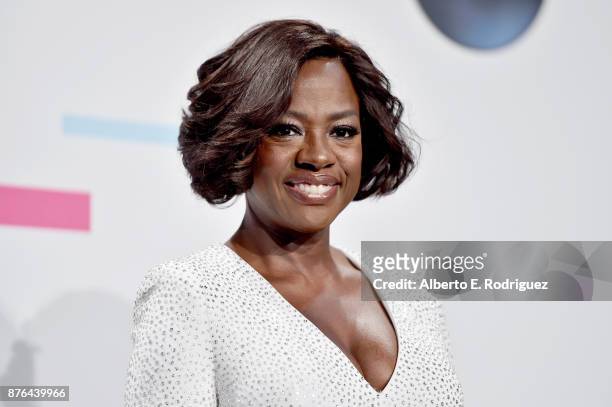 Viola Davis poses in the press room during the 2017 American Music Awards at Microsoft Theater on November 19, 2017 in Los Angeles, California.
