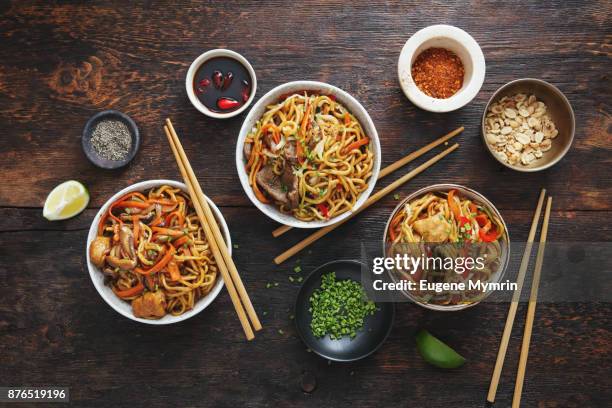 bowls with chicken, beef and vegetables chow mein and rice with pork - comida asiática fotografías e imágenes de stock