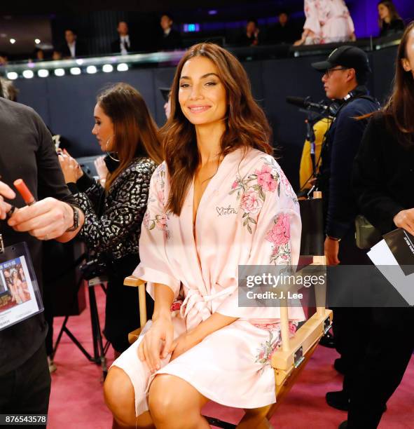 Lily Aldridge does hair and makeup backstage for Victoria's Secret Fashion show on November 20, 2017 in Shanghai, China.