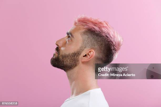 portrait of male with pink hair - man side view stockfoto's en -beelden