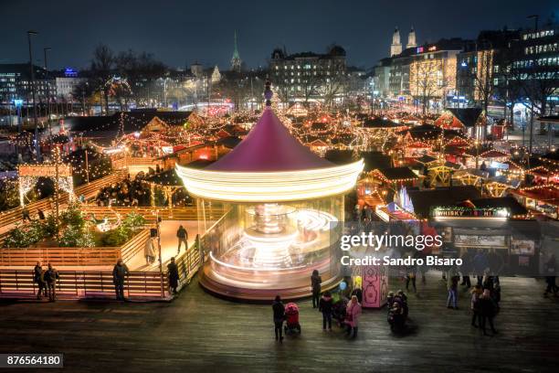 zurich christmas market at night - zürich christmas photos et images de collection