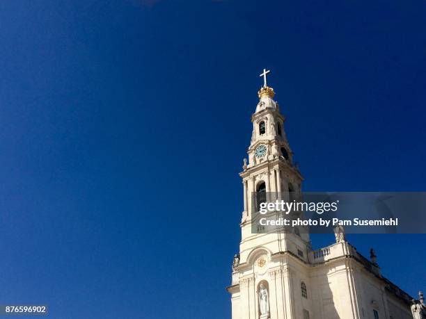 basilica of our lady of the rosary, fatima, portugal - fatima fotografías e imágenes de stock