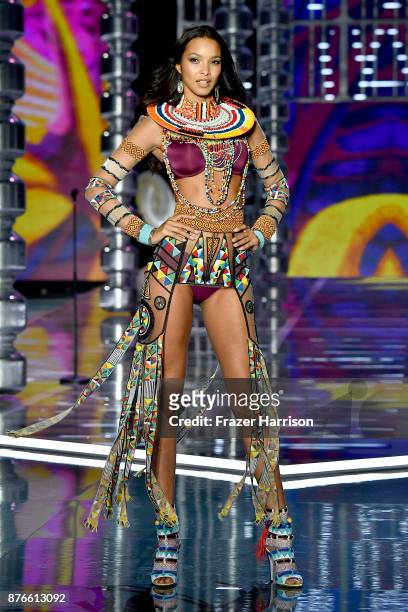 Model Lais Ribeiro walks the runway during the 2017 Victoria's Secret Fashion Show In Shanghai at Mercedes-Benz Arena on November 20, 2017 in...