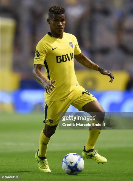 Wilmar Barrios of Boca Juniors drives the ball during a match between Boca Juniors and Racing Club as part of the Superliga 2017/18 at Alberto J....