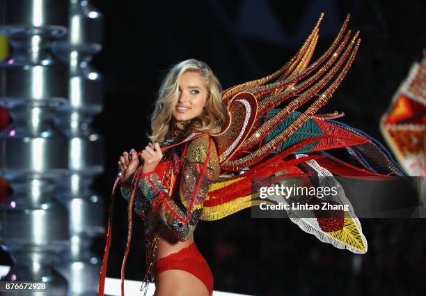 Victoria's Secret Angel Elsa Hosk walks the runway for Swarovski Sparkles In the 2017 Victoria's Secret Fashion Show at Mercedes-Benz Arena on...