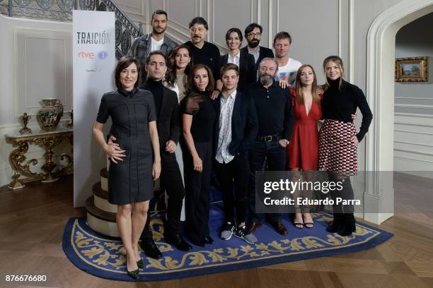 Nathalie Poza, Pedro Alonso, Antonio Velazquez, Begona Maestre, Ana Belen, Carlos Bardem, Gaby del Castillo, Susana Cordoba, Israel Elejalde, Helio...