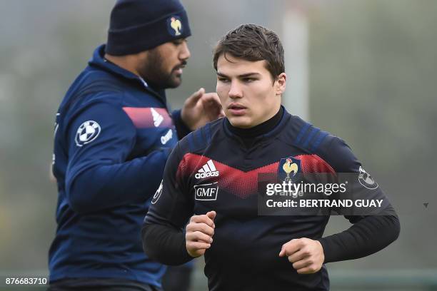 France's national rugby union team player Antoine Dupont takes part in a training session on November 20, 2017 in Marcoussis, south of Paris. / AFP...