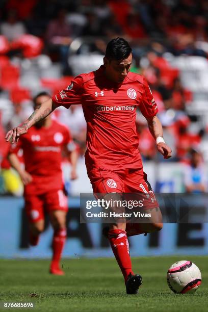 Rubens Sambueza of Toluca drives the ball during the 17th round match between Toluca and Tijuana as part of the Torneo Apertura 2017 Liga MX at...