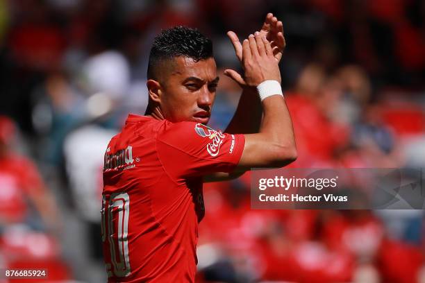 Fernando Uribe of Toluca applauds during the 17th round match between Toluca and Tijuana as part of the Torneo Apertura 2017 Liga MX at Nemesio Diez...