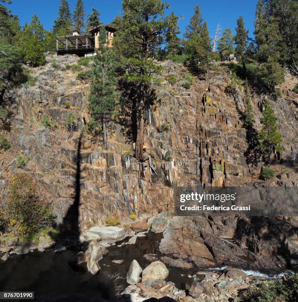 glen alpine waterfalls, california - wanderweg pacific crest trail stock-fotos und bilder