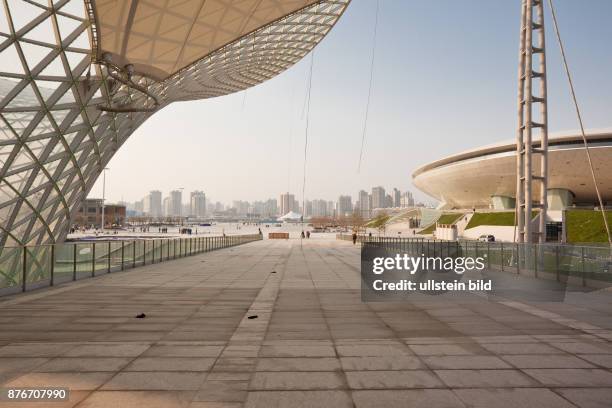 China Shanghai Shanghai - partial view of the "Expo Hope Tugawin axis" and the culture center at the Expo area (Photo by Jörg F. Müller\ullstein bild...