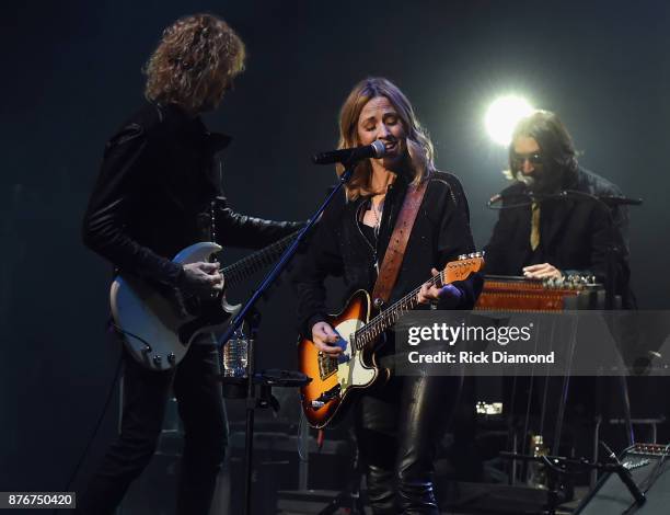 Sheryl Crow performs during the second annual 'An Evening Of Scott Hamilton & Friends' hosted by Scott Hamilton to benefit The Scott Hamilton CARES...