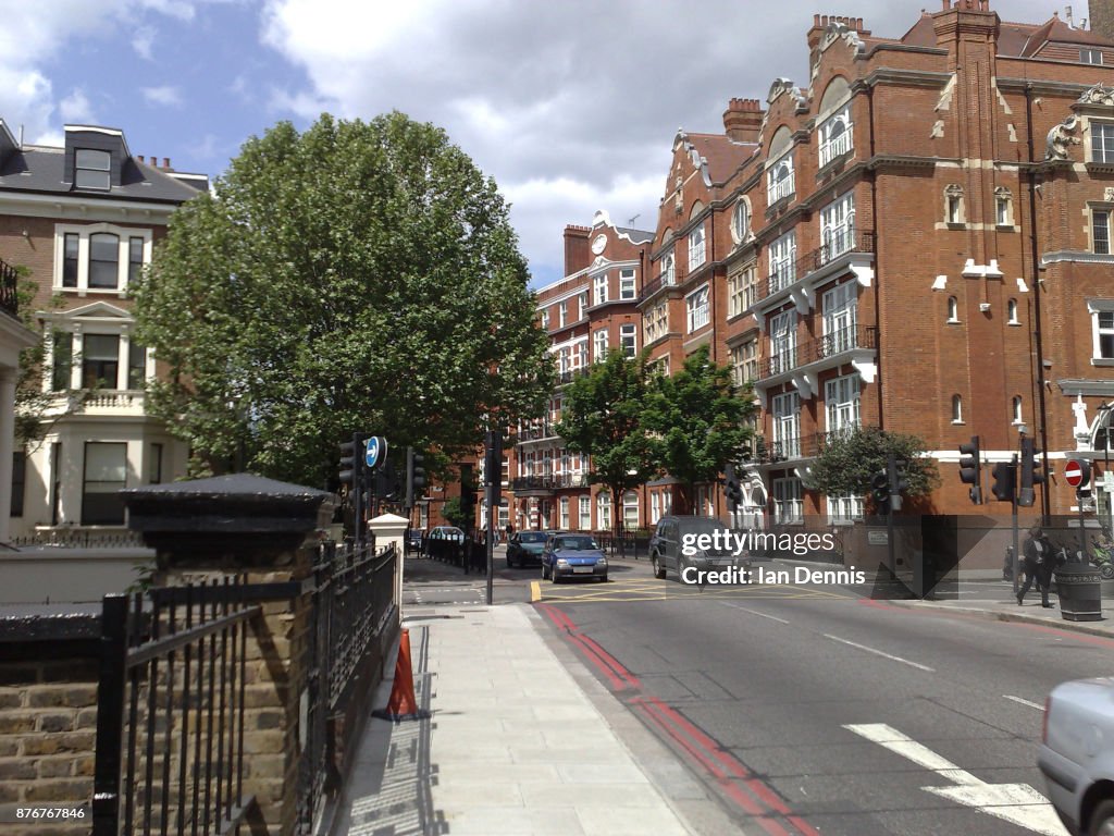 Traffic on Earl's Court Road, London, England - 2008