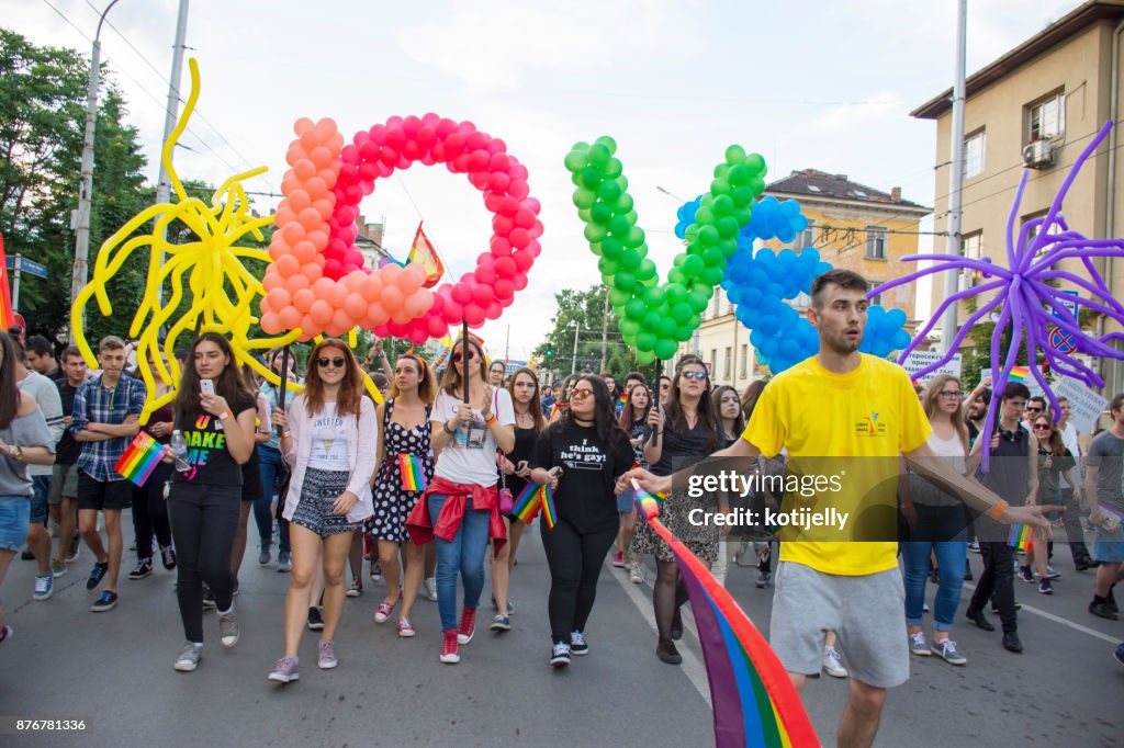 Personas en el desfile del orgullo gay de Sofía 10 de junio de 2017
