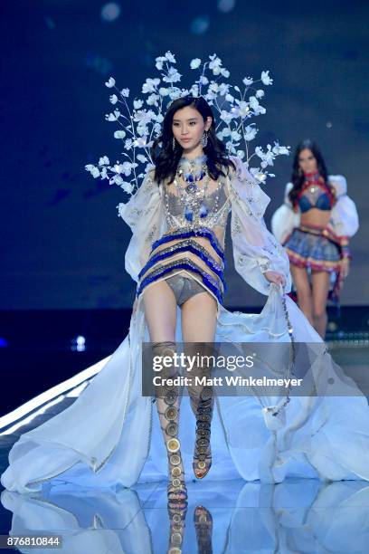 Model Ming Xi walks the runway during the 2017 Victoria's Secret Fashion Show In Shanghai at Mercedes-Benz Arena on November 20, 2017 in Shanghai,...