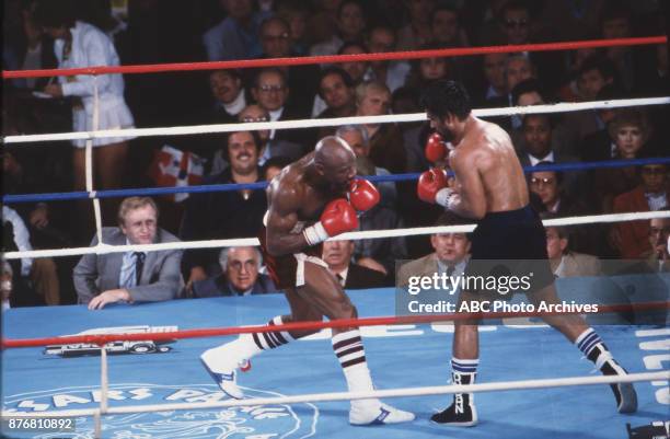 'Marvelous' Marvin Hagler, Roberto Durán boxing at Caesars Palace, November 10, 1983.