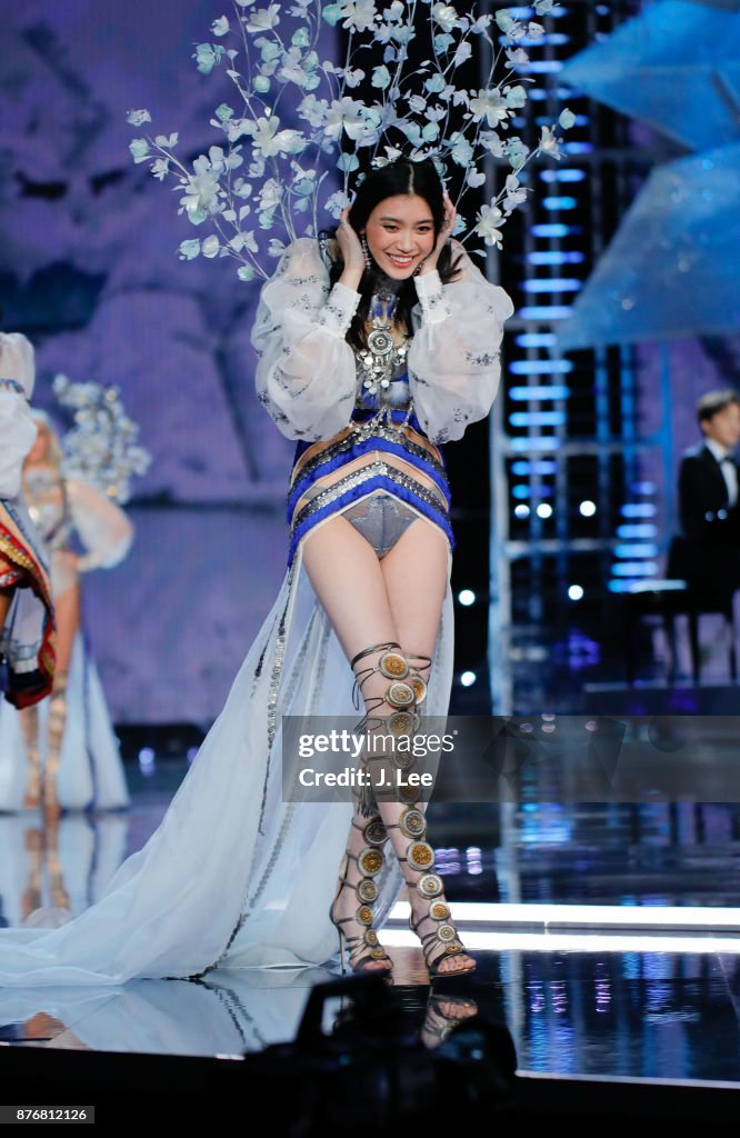 2017 Victoria's Secret Fashion Show - Runway