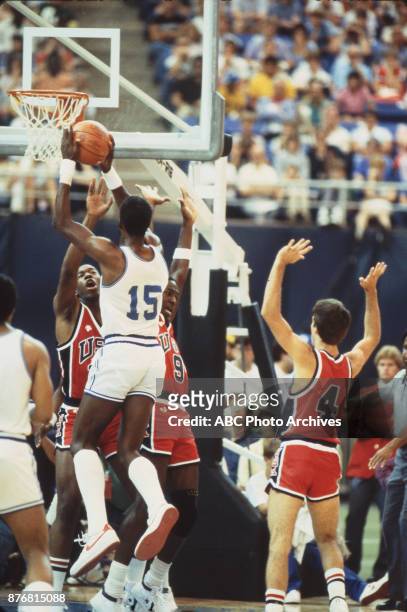 Los Angeles, CA Wayman Tisdale, Dan Roundfield, Michael Jordan, Steve Alford, Men's Basketball team playing at 1984 Olympics at the Los Angeles...