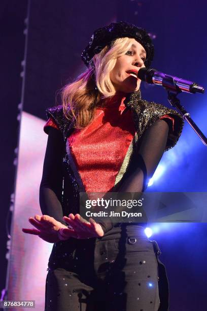 Siobhan Fahey of Bananarama performs at Hammersmith Apollo on November 20, 2017 in London, England.