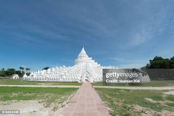 beautiful architecture of white pagoda of hsinbyume (mya thein dan pagoda )  temple - mandalay fort stock pictures, royalty-free photos & images