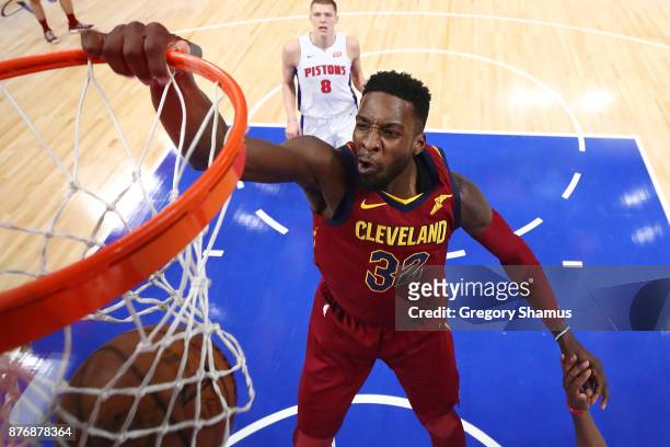 Jeff Green of the Cleveland Cavaliers dunks in front of Henry Ellenson of the Detroit Pistons during the second half at Little Caesars Arena on...