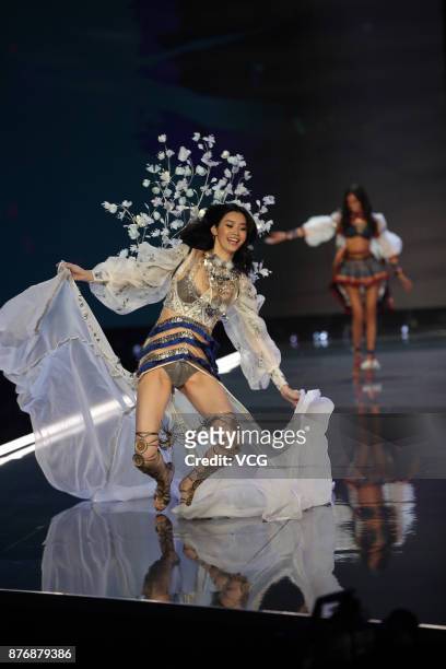 Ming Xi falls down on runway during the 2017 Victoria's Secret Fashion Show at Mercedes-Benz Arena on November 20, 2017 in Shanghai, China.
