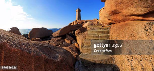 the ploumanac'h lighthouse (officially the mean ruz lighthouse), brittany/ france - ploumanach stockfoto's en -beelden