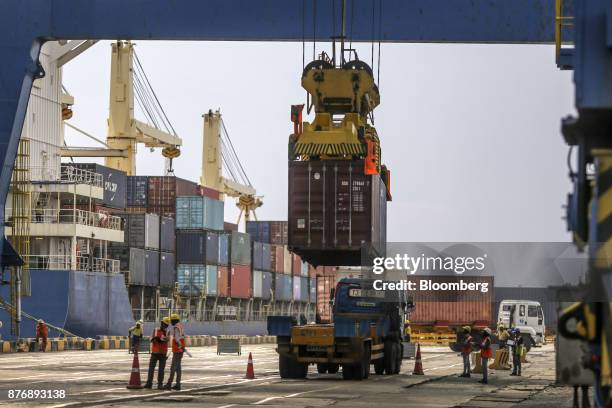 Gantry crane unloads a container from a ship to a truck at Krishnapatnam Port in Krishnapatnam, Andhra Pradesh, India, on Friday, Aug. 11, 2017....