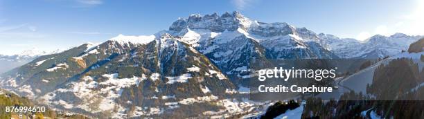 dents du midi overlooking champery in switzerland - dents du midi stockfoto's en -beelden