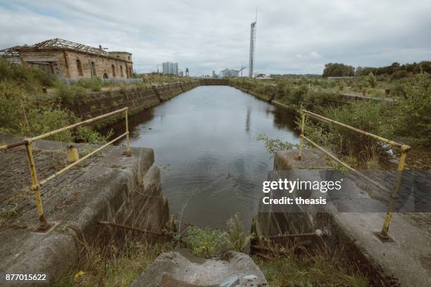 förfallna glasgow docks - govan bildbanksfoton och bilder