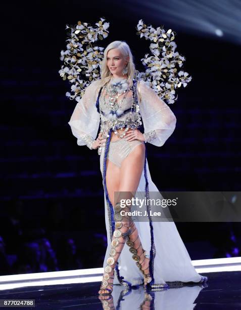 Karlie Kloss at the 2017 Victoria's Secret Fashion Show on November 20, 2017 in Shanghai, China.