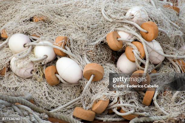 fishing net in the fishing pier of palm beach. aruba - palm beach aruba stockfoto's en -beelden