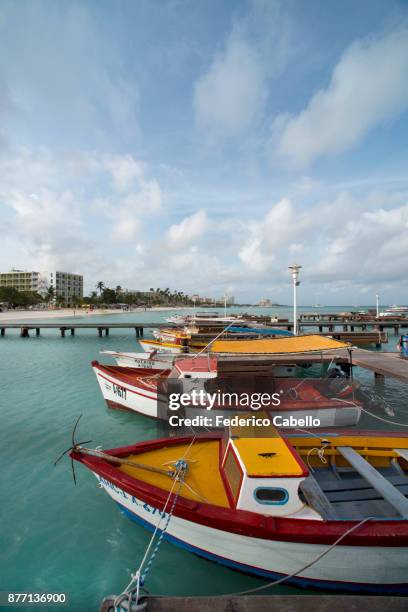 fishing boat in the fishing pier of palm beach. aruba - palm beach aruba stockfoto's en -beelden