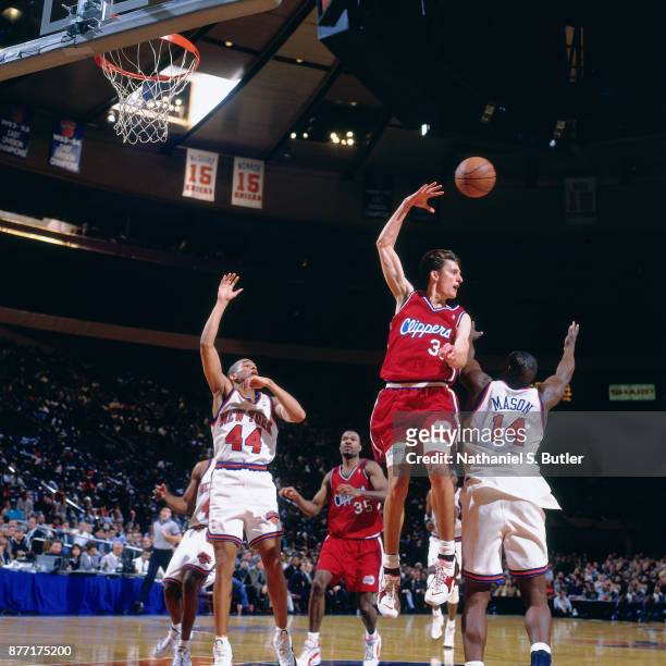 Brent Barry of the Los Angeles Clippers passes the ball during a game played on March 5, 1996 at Madison Square Garden in New York City . NOTE TO...