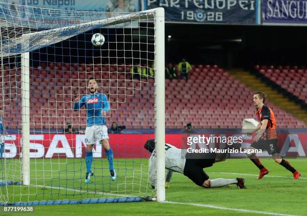 Dries Mertens of Napoli scoring his team's third goal during the UEFA Champions League group F match between SSC Napoli and Shakhtar Donetsk at...