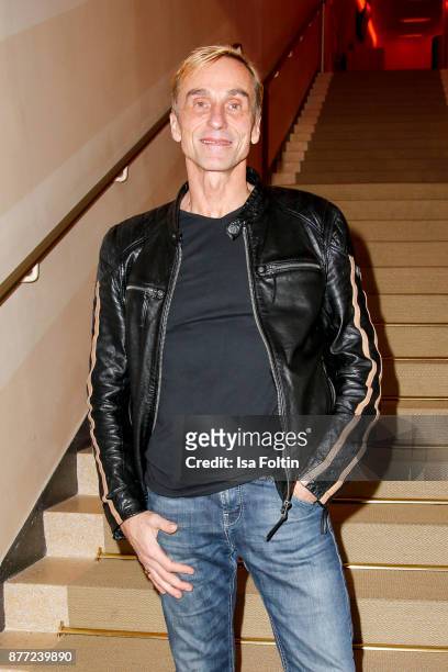 German actor Andre M. Hennicke attends the premiere of 'Der Mann aus dem Eis' at Zoo Palast on November 21, 2017 in Berlin, Germany.