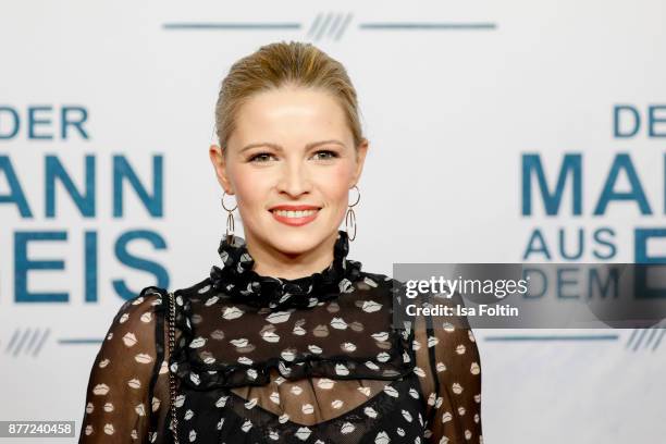 German actress Jennifer Ulrich attends the premiere of 'Der Mann aus dem Eis' at Zoo Palast on November 21, 2017 in Berlin, Germany.