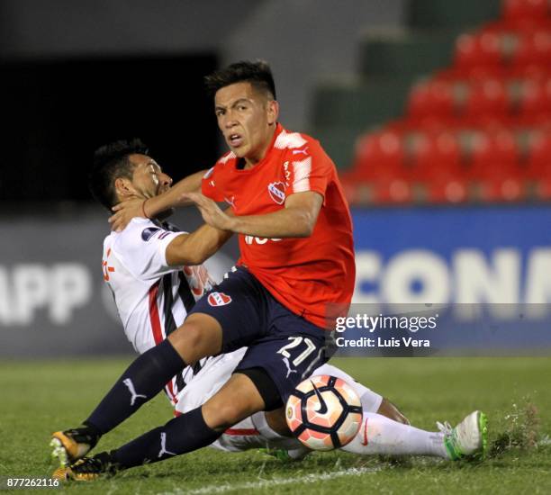 Ezequiel Barco of Independiente fights for the ball with Antonio Bareiro of Libertad during a first leg match between Libertad and Independiente as...