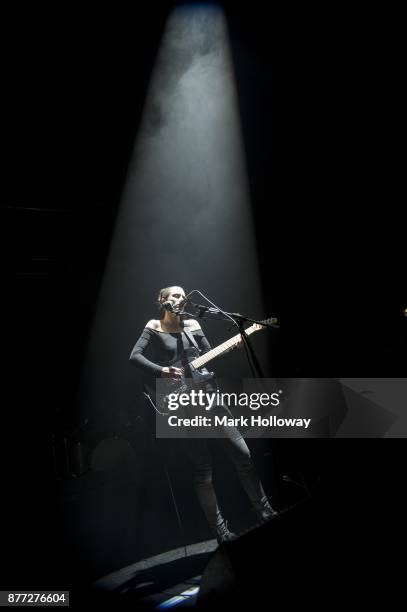 Ellie Rowsell of Wolf Alice performs at O2 Guildhall on November 21, 2017 in Southampton, England.