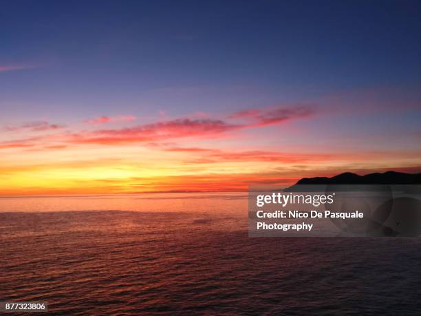 sunset in le cinque terre - terre sol stock-fotos und bilder