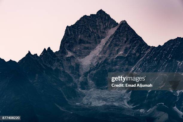 kangtega mountain, everest region, nepal - april 29, 2016 - kangtega foto e immagini stock